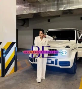 Pictures of Arezo Escort Girl