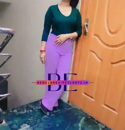 Escort Profile of Mansi