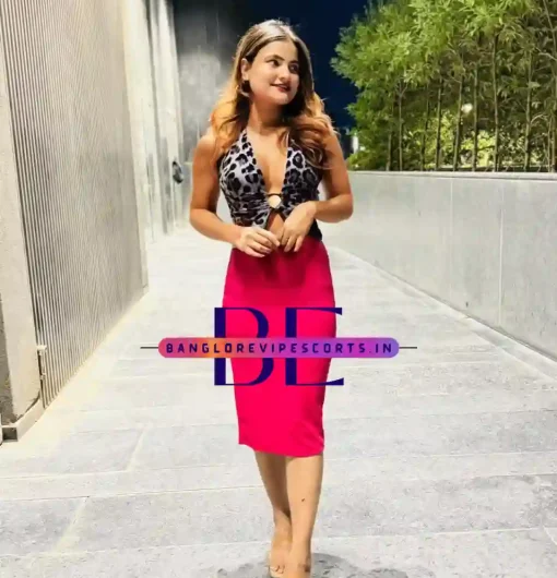 Pictures of Huma Escort Girl