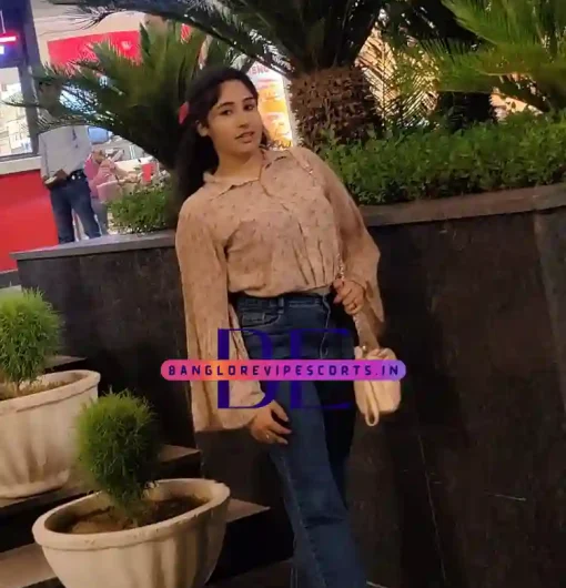 Photos of Sonali Escort Girl