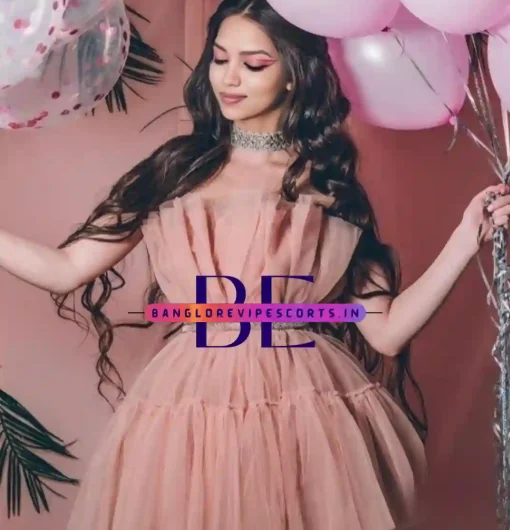 Pictures of Arezo Escort Girl