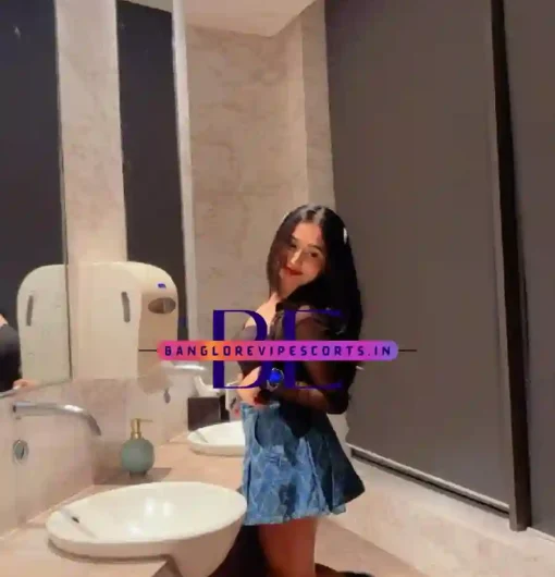 Pictures of Sayani Escort Girl